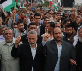 بالصور:الآلاف من أنصار قوى المقاومة يحتشدون في غزة تضامناً مع الأقصى