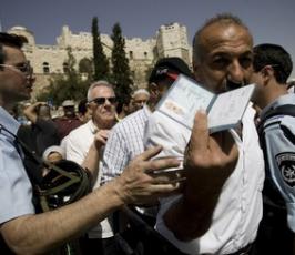 بالصور: مشاهد من قلب « الأقصى » واعتداءات جيش الاحتلال على المصلين