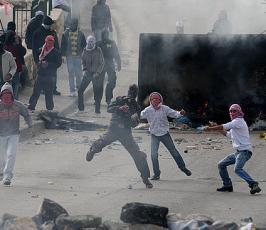 بالصور:مواجهات عنيفة مع قوات الاحتلال بالقدس والضفة