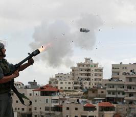 بالصور:مواجهات عنيفة مع قوات الاحتلال بالقدس والضفة