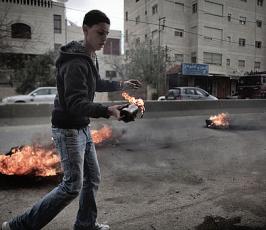 بالصور:مواجهات عنيفة مع قوات الاحتلال بالقدس والضفة