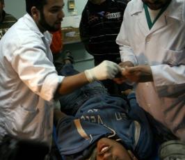 بالصور : جرحى فلسطينيين جراء الغارة الإسرائيلية على مطار رفح