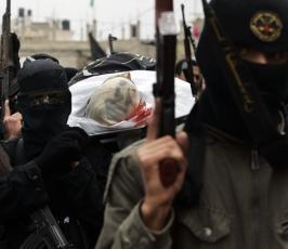 بالصور: تشييع جنازة الشهيد هيثم عرفات في بلدة عبسان الجديدة شرق خان يونس