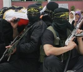 بالصور: مقاتلو سرايا القدس يشيعون قائد عملية « استدراج الأغبياء »