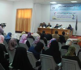 بالصور: طالبات جامعة الأقصى يلتقون بالأسيرات المحررات بوزارة الأسرى بغزة