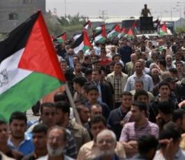 بالصور: بمشاركة الفصائل مسيرة فلسطينية تنديداُ بقرار التهجير الصهيونى