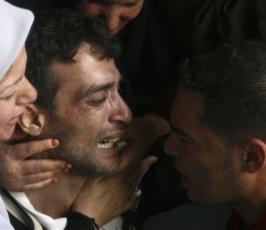 بالصور : تظاهرة ضد الحزام الأمني شرق غزة وإستشهاد الشاب أحمد سالم 20 خلالها