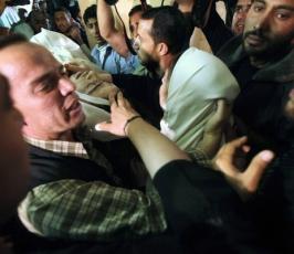 بالصور : تظاهرة ضد الحزام الأمني شرق غزة وإستشهاد الشاب أحمد سالم 20 خلالها