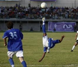 بالصور: افتتاح كأس العالم لكرة القدم 2010م على أرض غزة