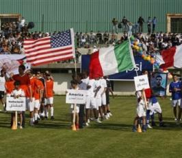 بالصور: افتتاح كأس العالم لكرة القدم 2010م على أرض غزة