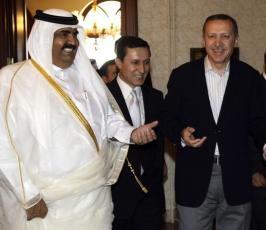 بالصور : القمة الثلاثة « أردوغان الأسد  » حمد " في تركيا 