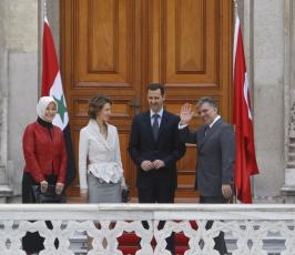 بالصور : القمة الثلاثة « أردوغان الأسد  » حمد " في تركيا 