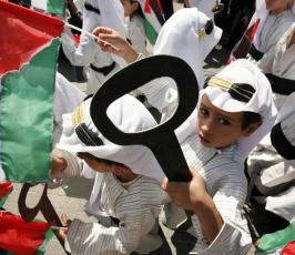 بالصور: أطفال غزة يحتفلون بالذكرى 62 للنكبة بغزة