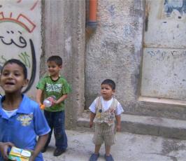 بالصور .. أوضاع اللاجئون بعد 62 عام من النكبة في مخيم الأمعري