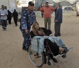 بالصور : معبر رفح يفتح لثلاث أيام لمغادرة المسافرين