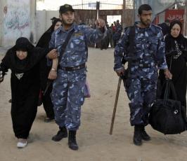 بالصور : معبر رفح يفتح لثلاث أيام لمغادرة المسافرين