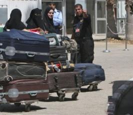 بالصور : معبر رفح يفتح لثلاث أيام لمغادرة المسافرين
