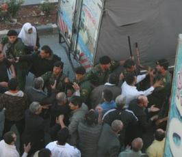 بالصورة : أجهزة السلطة تقمع مسيرة لحزب التحرير في الخليل