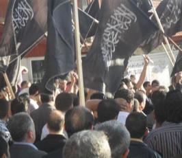 بالصورة : أجهزة السلطة تقمع مسيرة لحزب التحرير في الخليل