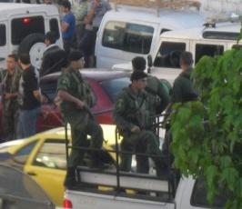 بالصورة : أجهزة السلطة تقمع مسيرة لحزب التحرير في الخليل