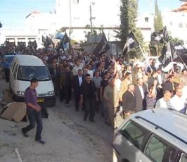 بالصورة : أجهزة السلطة تقمع مسيرة لحزب التحرير في الخليل