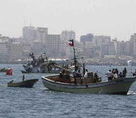 بالصور : الغزيون يحتفلون بقرب وصول أسطول الحرية 