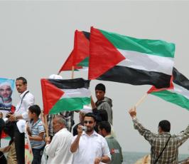 شاهد بالصور: مسيرة بحرية تضامنية مع ضحايا أسطول الحرية