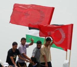 شاهد بالصور: مسيرة بحرية تضامنية مع ضحايا أسطول الحرية