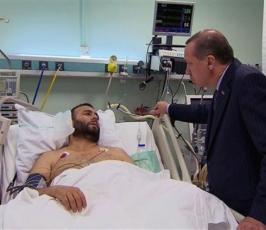 بالصور : « أردوغان »  يزور جرحى أسطول الحرية 
