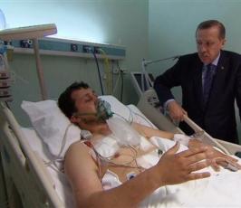 بالصور : « أردوغان »  يزور جرحى أسطول الحرية 