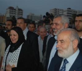 بالصور:هنية يضع حجر الأساس لشهداء الحرية في ميناء غزة برفقة برلمانيين عرب