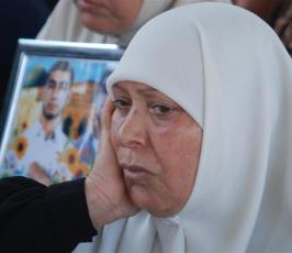 بالصور: إعتصام لأهالي الأسري أمام مقر الصليب الأحمر بغزة