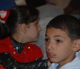 بالصور:الهيئة الخيرية لإغاثة الشعب الفلسطينى تكرم أبناء الشهداء فى حفلاً لها بغزة