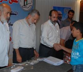 بالصور:الهيئة الخيرية لإغاثة الشعب الفلسطينى تكرم أبناء الشهداء فى حفلاً لها بغزة