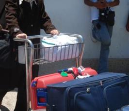 عدسة «  فلسطين اليوم  » تلتقط صور للمسافرين على معبر رفح البري