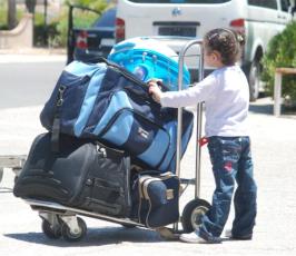 عدسة «  فلسطين اليوم  » تلتقط صور للمسافرين على معبر رفح البري