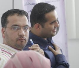 بالصور : التجمع الإعلامي الفلسطيني يوزع شهادات دورة المراسل التلفزيوني