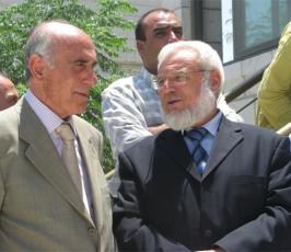 بالصور: اعتصام الكتل البرلمانية أمام الصليب الأحمر برام الله تضامنا مع نواب القدس .