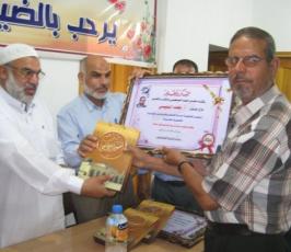 بالصور ... منتدى المعلم الفلسطيني برفح يكرم ثلة من المعلمين والمعلمات «  المتقاعدين »‎