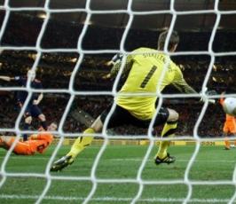 بالصور:: نهائيات كأس العالم وإسبانيا تتوج للقلب على حساب هولندا