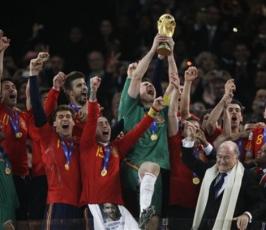 بالصور:: نهائيات كأس العالم وإسبانيا تتوج للقلب على حساب هولندا