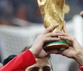 بالصور:: نهائيات كأس العالم وإسبانيا تتوج للقلب على حساب هولندا