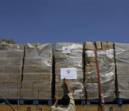 بالصور: دخول بعض المساعدات والأدوية الليبية عبر معبر رفح البرى