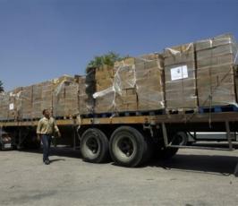 بالصور: دخول بعض المساعدات والأدوية الليبية عبر معبر رفح البرى