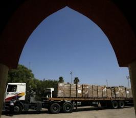 بالصور: دخول بعض المساعدات والأدوية الليبية عبر معبر رفح البرى