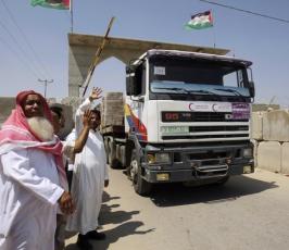 بالصور: دخول بعض المساعدات والأدوية الليبية عبر معبر رفح البرى