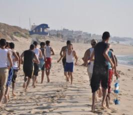 بالصور: حركة الجهاد تخرج دورة الشهيد «  محمد عبد الله » أبو المرشد لتعليم فنون السباحة بالوسطي‎