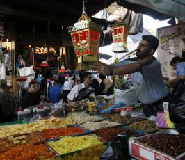 شاهد بالصور:أجواء إستقبال الغزييون لشهر رمضان المبارك