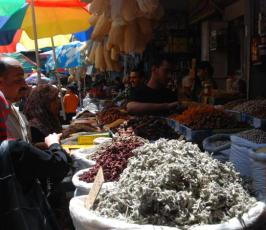 شاهد بالصور:أجواء إستقبال الغزييون لشهر رمضان المبارك