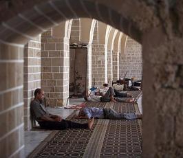 شاهد بالصور:: أجواء رمضان بشكله الخاص